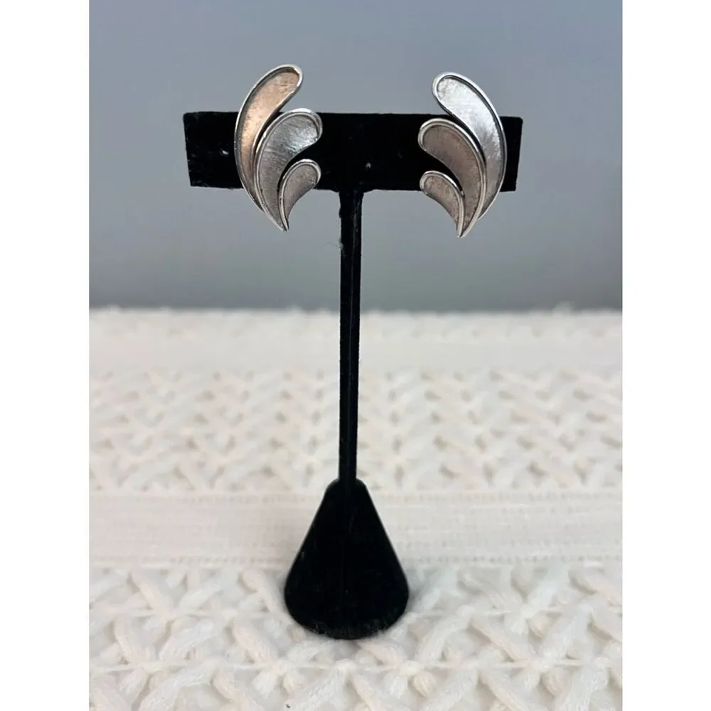 Vintage Trifari Silver Tone Leaf Clip-On Mid-Century Modern Retro  Earrings